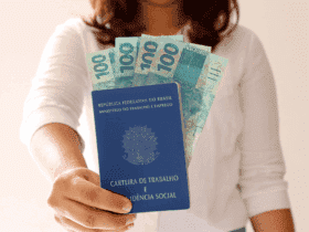 trabalhador carteira dinheiro