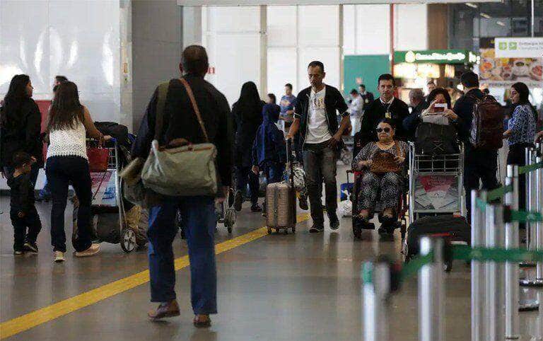 Transporte aéreo de passageiros já é 4% superior ao período pré-pandemia -