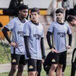 Criciúma x Amazonas: onde assistir, escalações e detalhes do duelo decisivo na Série B. Imagem: Celso da Luz/Criciúma