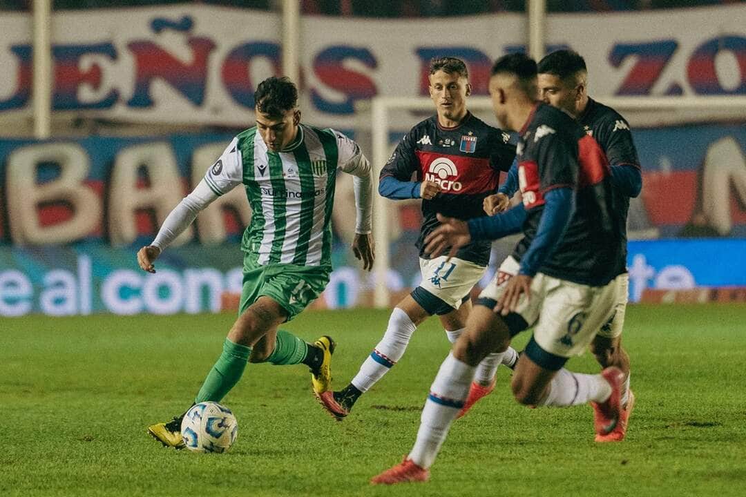 Desportiva Ferroviária x Banfield: onde assistir ao vivo e escalações pela Vitória Cup. Divulgação Banfield Desportiva Ferroviária x Banfield: onde assistir ao vivo e escalações pela Vitória Cup. Divulgação Banfield