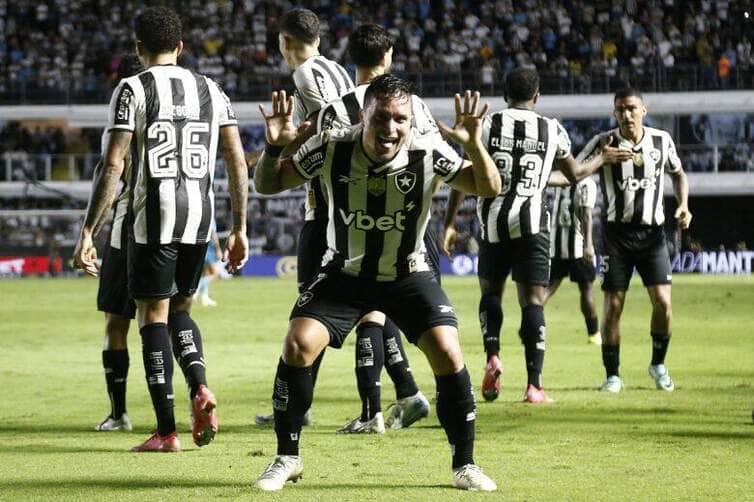Botafogo x Ceará: Onde assistir ao vivo, escalações e palpites do confronto no Brasileirão. Imagem: Vitor Silva/BFR