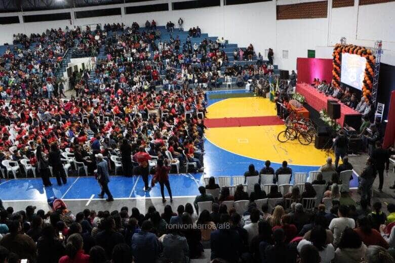 700 alunos das escolas de Caceres concluem o PROERD