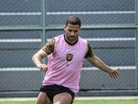 Amazonas x Vila Nova: onde assistir, escalações e tudo sobre o duelo da Série B. Imagem: @joaonormandoc AMFC