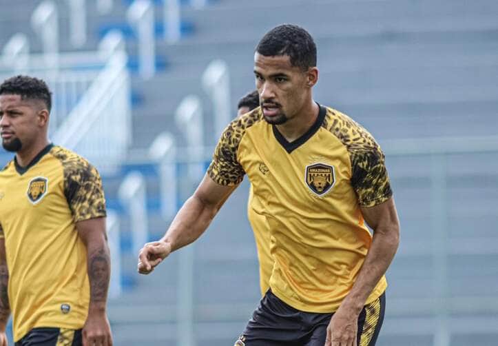 Criciúma x Amazonas: onde assistir, escalações e detalhes do duelo decisivo na Série B. Imagem: @joaonormandoc AMFC