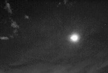 Bola de fogo atravessa os céus de Brasília