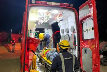 Motociclista fica ferido após colisão com caminhão em Sinop