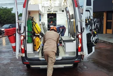 Bombeiros realizam resgate após acidente envolvendo carro de passeio em Mato Grosso
