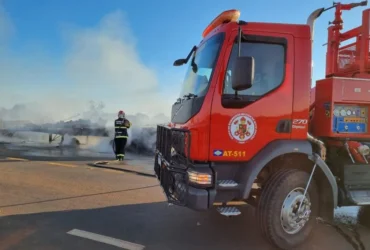 Incêndio em carreta carregada com óleo vegetal mobiliza bombeiros em Mato Grosso