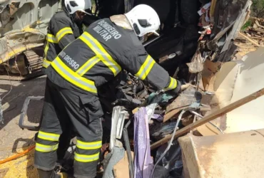 Bombeiros fazem resgate após grave colisão na BR-158 em Confresa