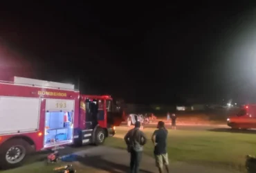 Bombeiros socorrem vítimas após colisão lateral em Sinop