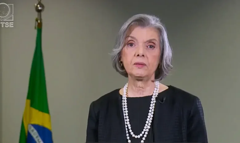 Cármen Lúcia defende responsabilização das redes por conteúdo ilegal
