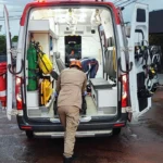 Acidente entre moto e bicicleta deixa dois feridos na marginal da BR-163 em Nova Mutum