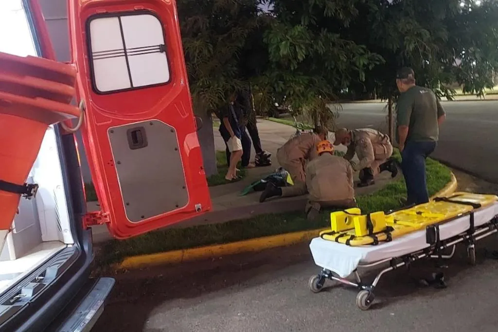 Motociclista fica ferida após colisão entre carro e moto em Mato Grosso