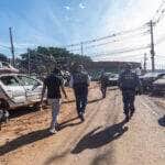 Cuiaba interdita e notifica estabelecimentos com acumulo de veiculos
