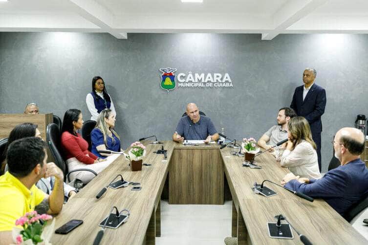 Cuiaba sanciona leis para orcamento feminino equoterapia e reconhece instituto social