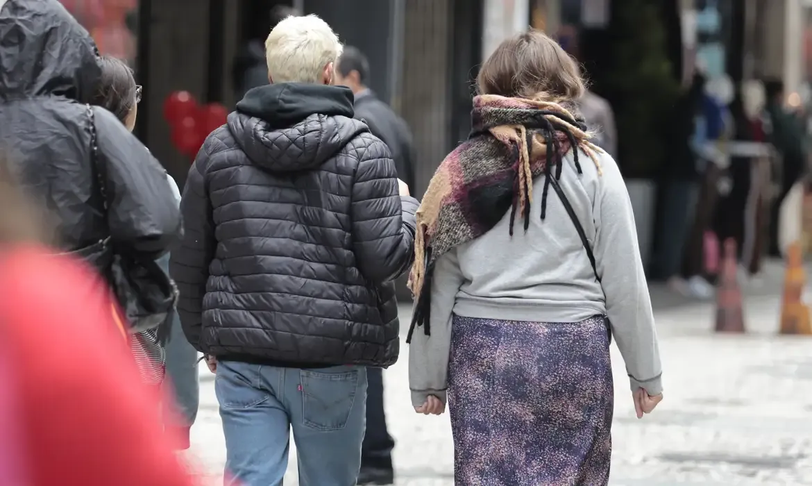 Defesa alerta para ventos que podem causar danos em São Paulo