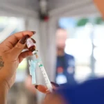 Dose de reforço da vacina contra meningite oferece proteção ampliada para bebês