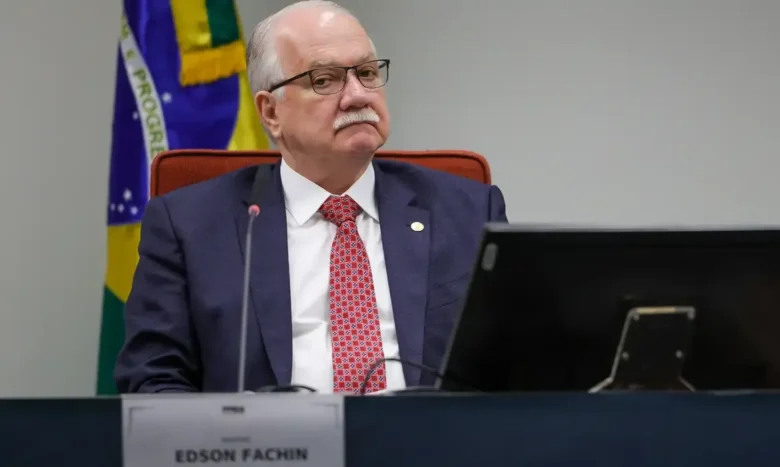 Fachin inicia voto sobre redes com placar de 7 a 1 no STF