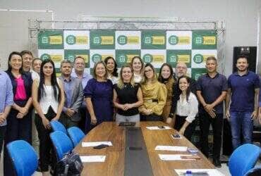 Flavia Moretti empossa conselheiros fiscais de Varzea Grande