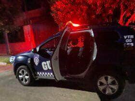 Crime ocorreu durante a madrugada no bairro Bandeirantes; suspeito seria ex-companheiro da mulher da vítima e foi capturado horas depois
