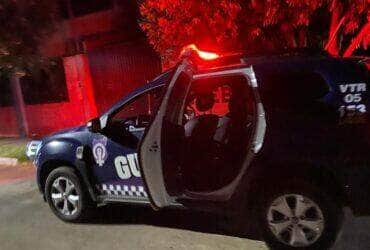 Crime ocorreu durante a madrugada no bairro Bandeirantes; suspeito seria ex-companheiro da mulher da vítima e foi capturado horas depois