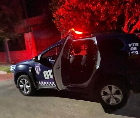 Crime ocorreu durante a madrugada no bairro Bandeirantes; suspeito seria ex-companheiro da mulher da vítima e foi capturado horas depois