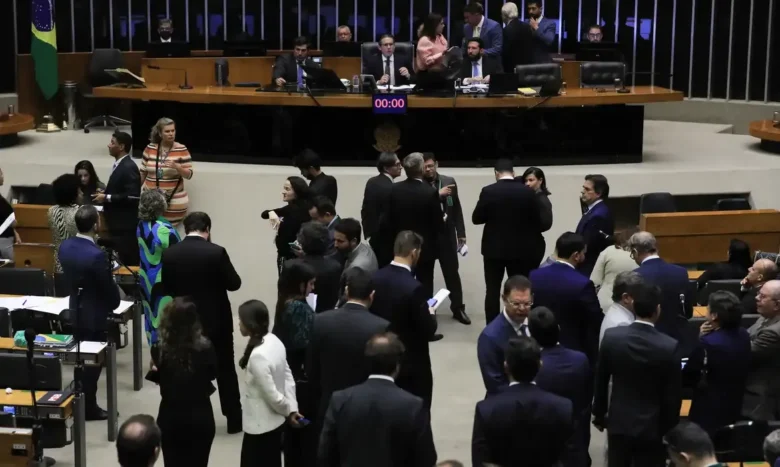 Governo avalia recorrer ao STF após queda de decreto do IOF