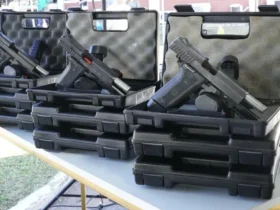 Governo entrega 300 pistolas à Guarda Municipal de Várzea Grande