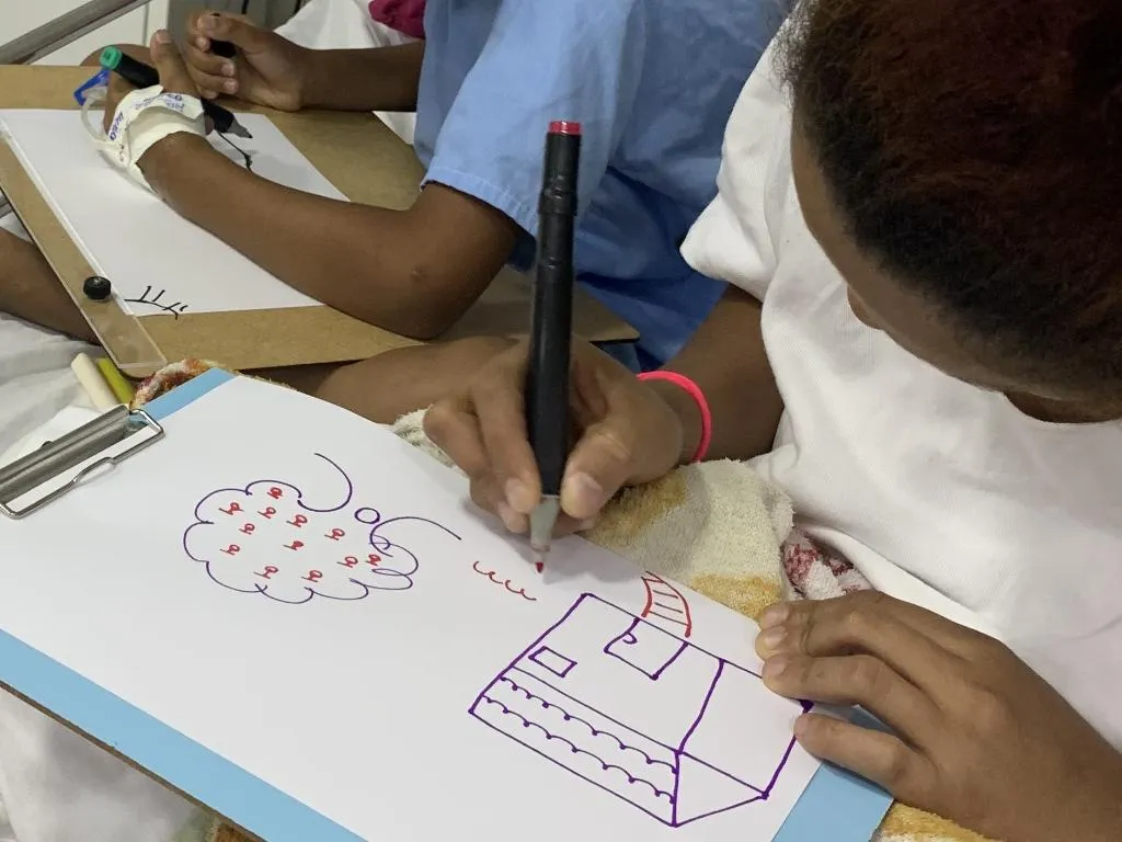 Projeto leva arte aos hospitais e fortalece saúde mental