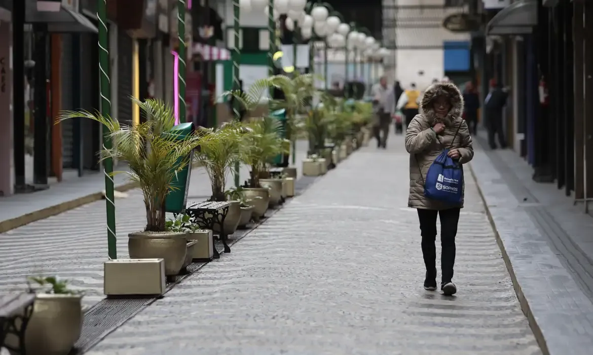 Frio intenso atinge o Sul e alerta de chuvas coloca três estados em risco