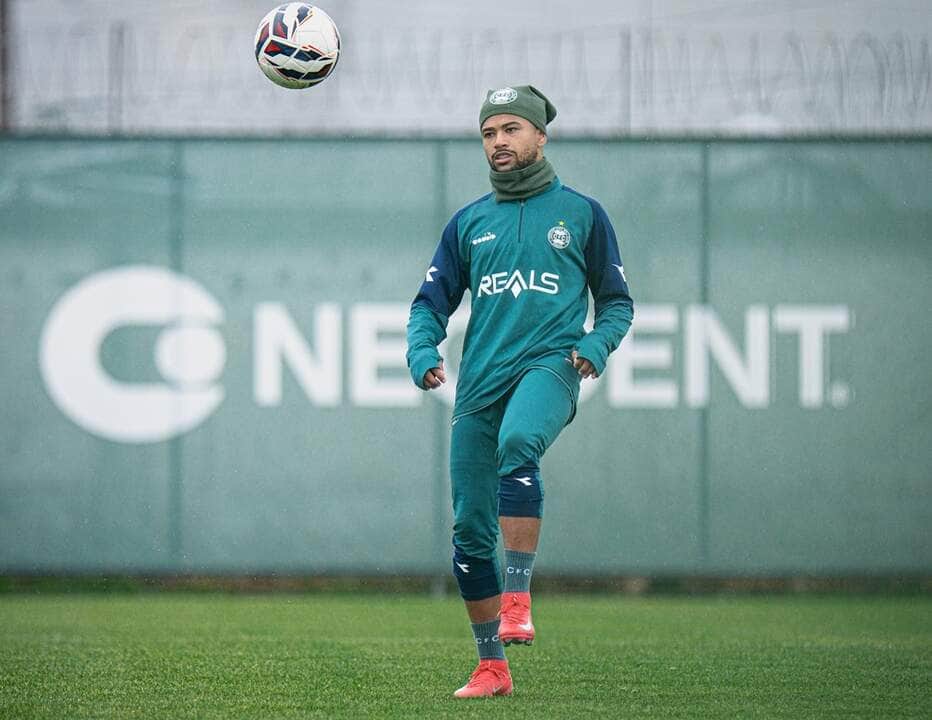 Atletiba em clima de decisão: Athletico e Coritiba fazem clássico quente na Série B. Imagem: JP Pacheco Coritiba Atletiba em clima de decisão: Athletico e Coritiba fazem clássico quente na Série B. Imagem: JP Pacheco Coritiba