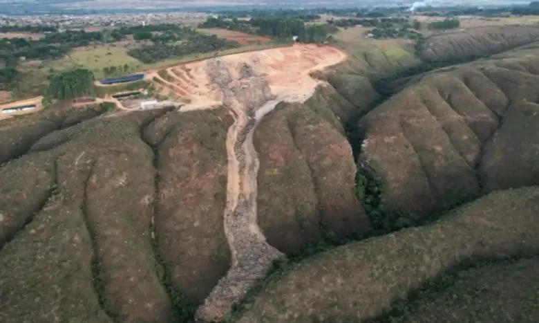 Justiça interdita lixão após desabamento em Padre Bernardo
