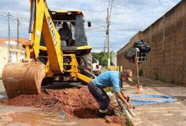 Mais de 650 ligacoes clandestinas sao regularizadas em Varzea Grande durante mutirao