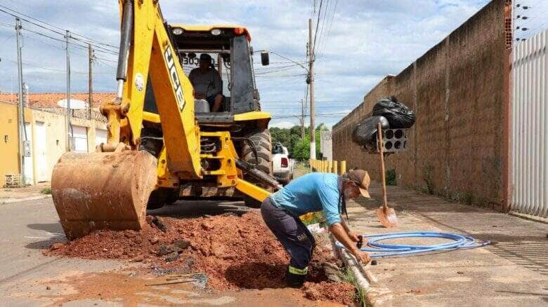 Mais de 650 ligacoes clandestinas sao regularizadas em Varzea Grande durante mutirao