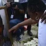 Memorial homenageia congolês morto na Barra da Tijuca