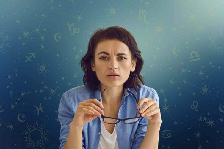 Alerta financeiro: 4 signos do zodíaco precisam apertar os cintos até 30 de junho de 2025 76 Mulher em Alerta
