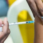 Vacinação é crucial para conter mortes por SRAG, alerta SES