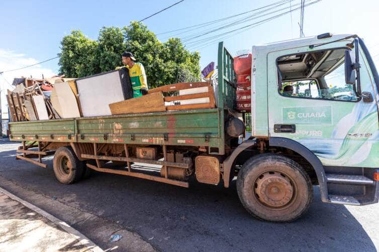 Operacao cata treco de Cuiaba beneficia 15 bairros com coleta de entulho gratuita