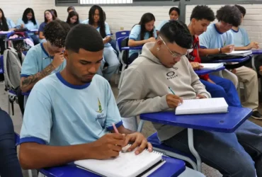 Pé-de-Meia libera R$ 200 para estudantes nascidos em maio e junho