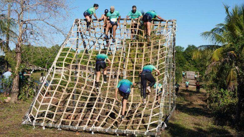 Policia Militar reune mais de 14 mil competidores para corrida de obstaculos em Varzea Grande