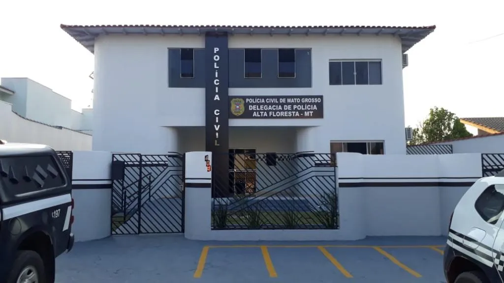 Suspeito agride jovem e incendeia casa por ciúmes em Alta Floresta