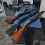 Polícia apreende armas e prende mulher por porte ilegal em São José dos Quatro Marcos