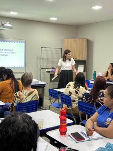 Professores de Sorriso participam de capacitacao sobre praticas literarias e ensino de Ingles