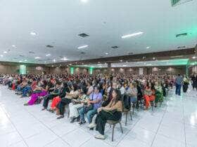 Professores e tecnicos de Cuiaba discutem politicas para criancas com transtorno de aprendizagem