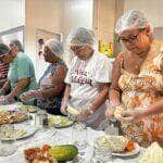 Sinop promove a idosos do CRAS Palmeiras oficina de conserva de alimentos saudaveis