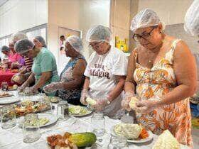 Sinop promove a idosos do CRAS Palmeiras oficina de conserva de alimentos saudaveis