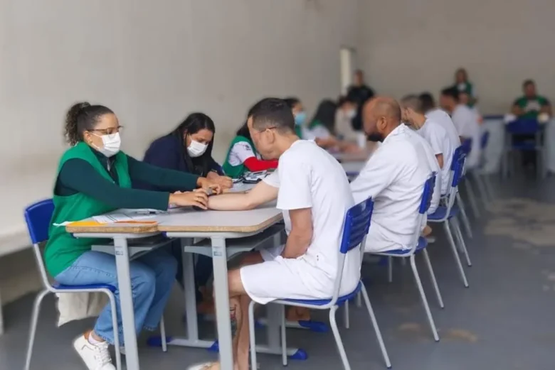 Unidade móvel realiza exames com tecnologia de ponta para tuberculose