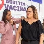 Vacinacao nos shoppings de Cuiaba recebe elogios e amplia imunizacao