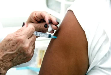 Vacinação amplia atendimento contra gripe para toda a população