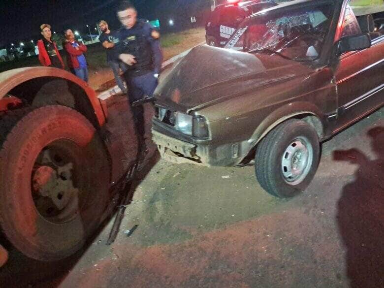 Condutor do VW/Gol apresentava sinais visíveis de embriaguez e se recusou a fazer o teste do bafômetro; ele foi levado ao hospital e, em seguida, à Delegacia